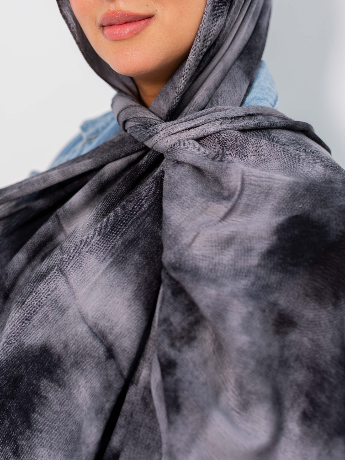 Garnished Linen hijab ( Vlvet Grey )
