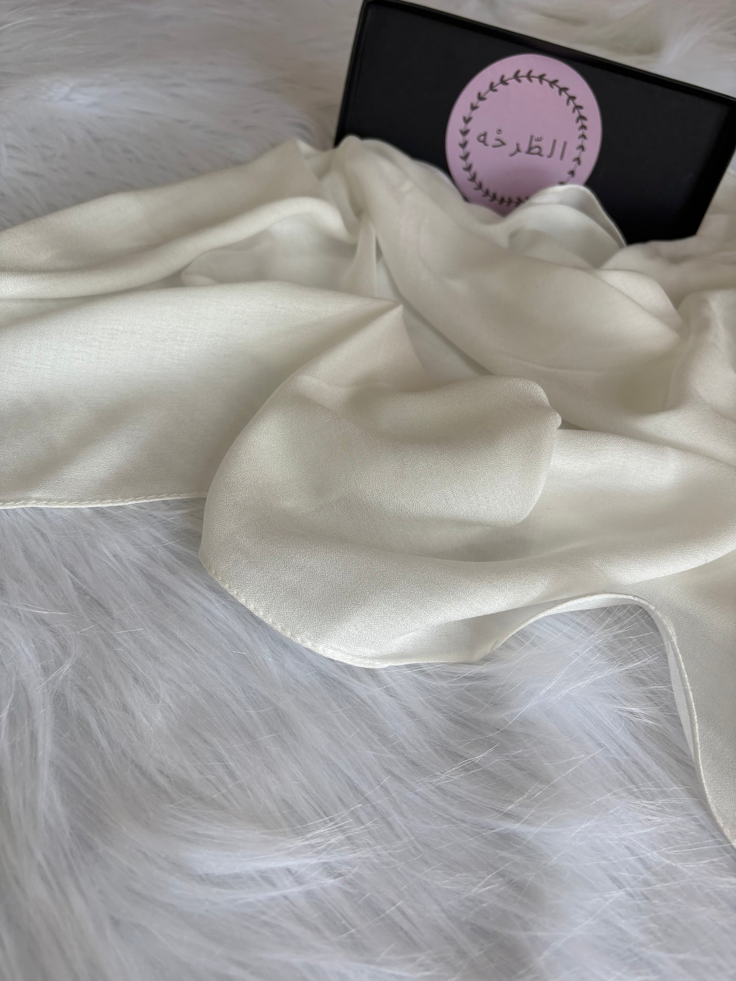 Elegance Modal ( Off white )
