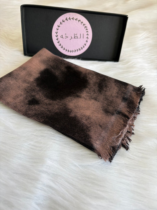 Garnished Linen hijab (Vlvet Light Brown)