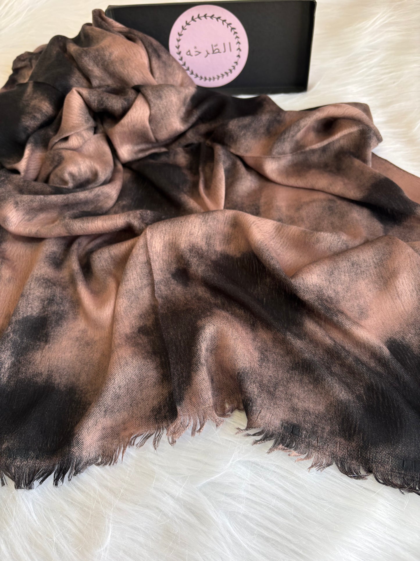 Garnished Linen hijab (Vlvet Light Brown)
