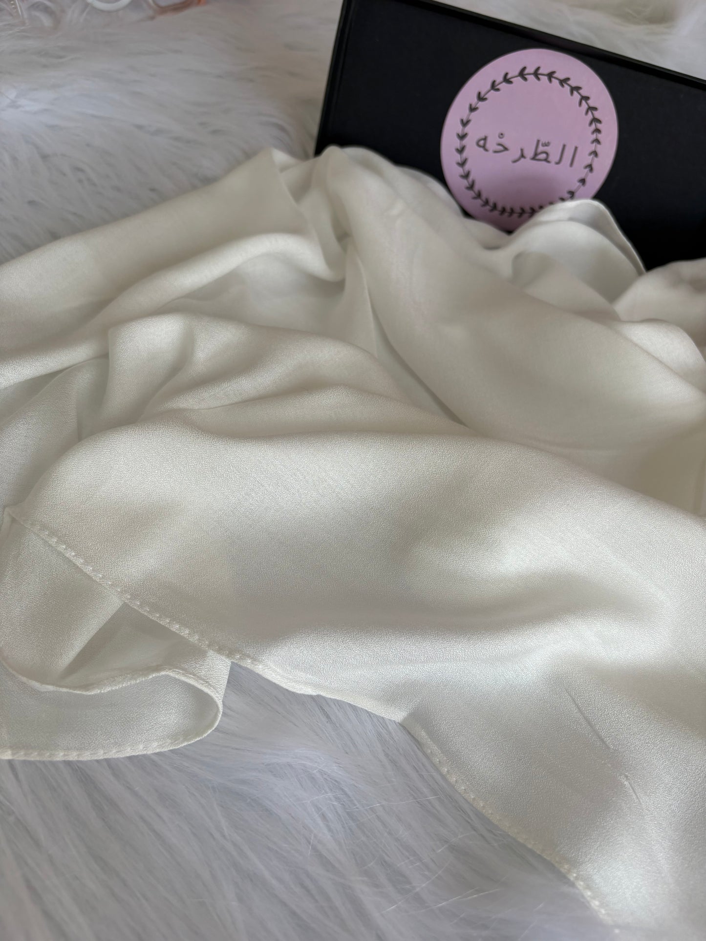 Elegance Modal ( Off white )